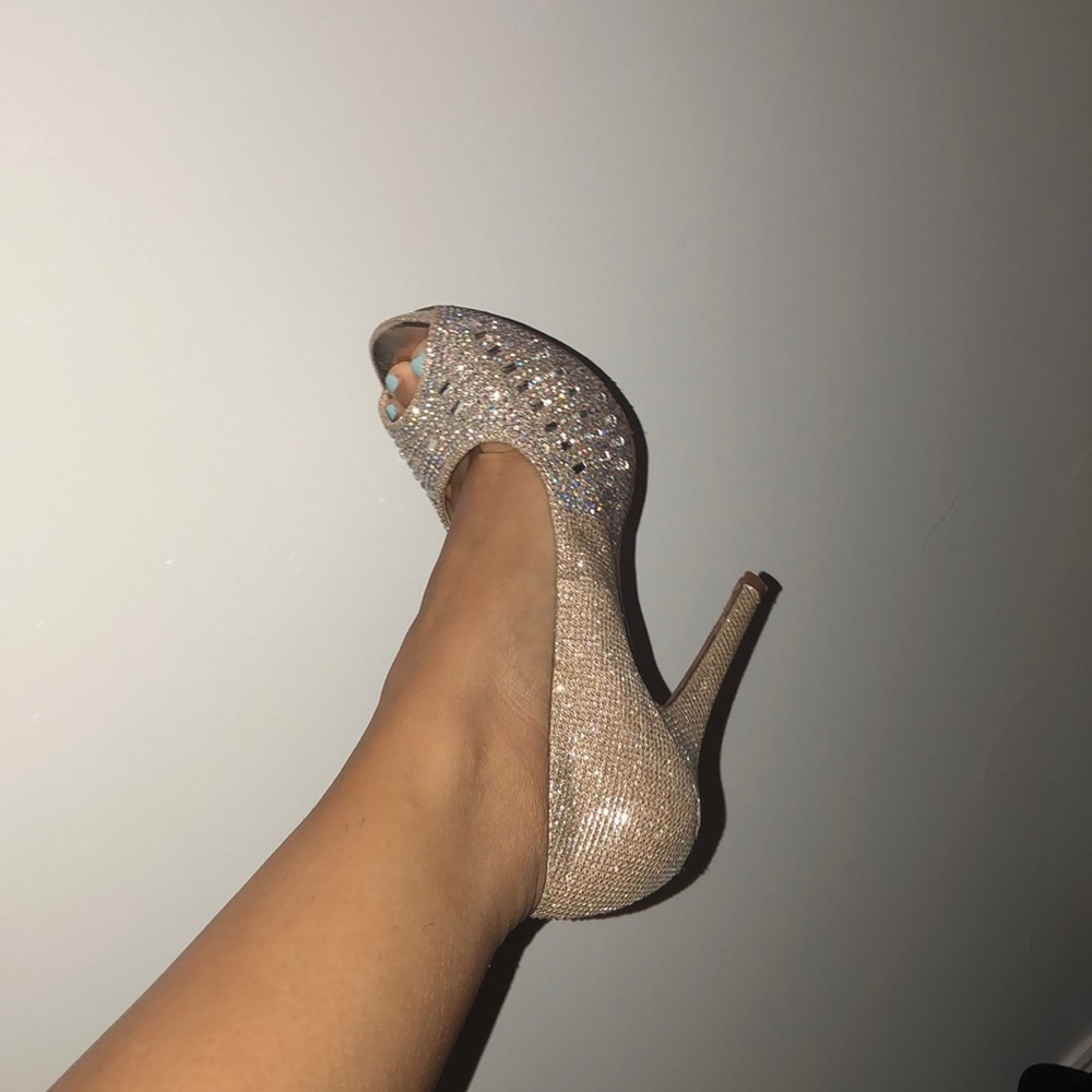 Heels - Picture 4 of 6